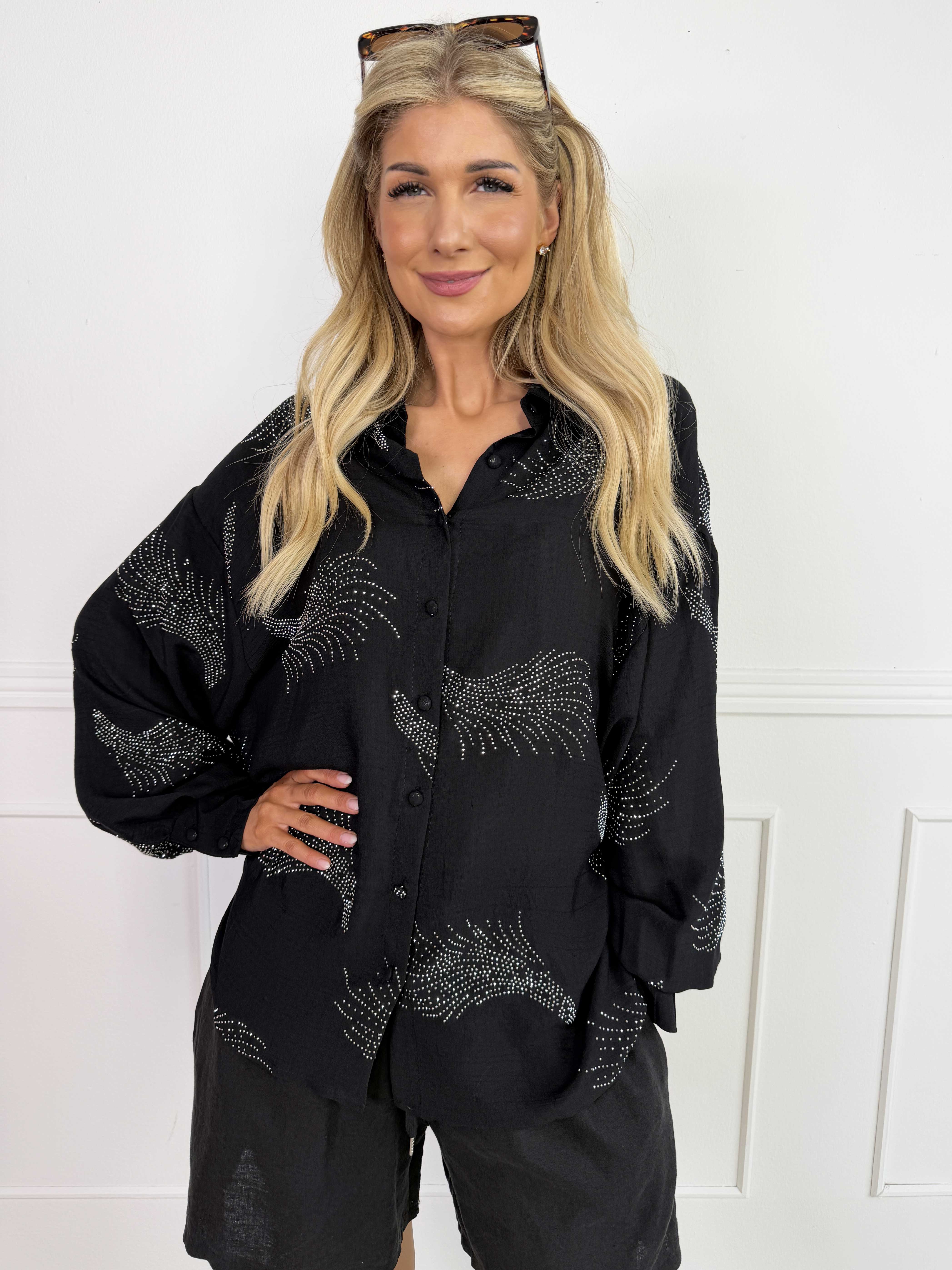 Heidy - Snygg skjorta med fina strass och breda manschetter